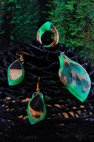 Wood waste and resin combination accessories.
